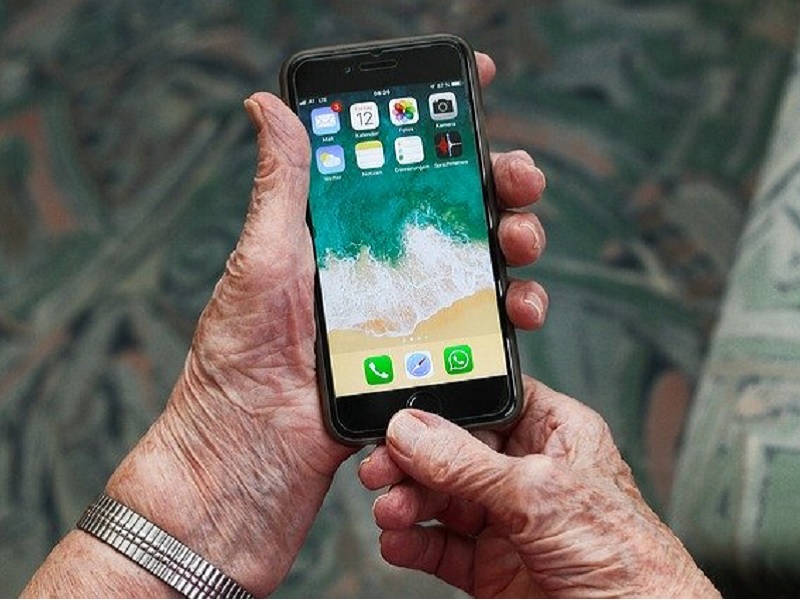 Handyvergleich für Senioren: Seniorenhandys im hohen Alter