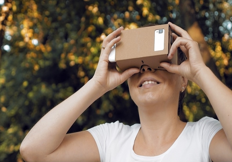 Telekom schenkt Vertragskunden VR-Brille